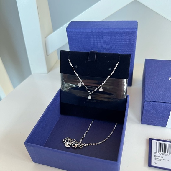 Swarovski Silver Trio Pendant Necklace Brand New - Picture 3 of 3